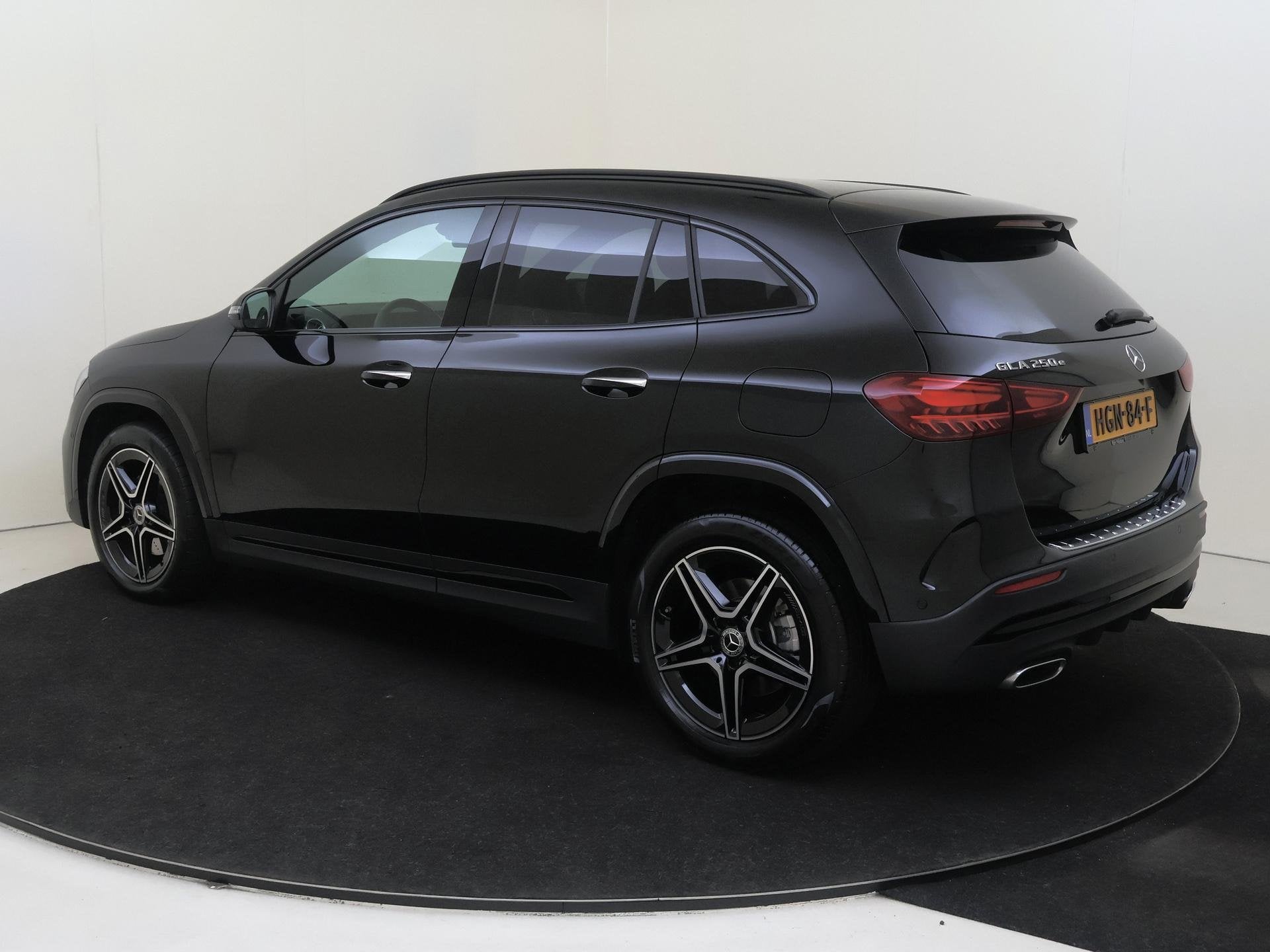 Mercedes-Benz GLA-klasse 250 e Star Edition AMG Line, Auto's, Stof, 4 cilinders, 16 kWh, Zwart
