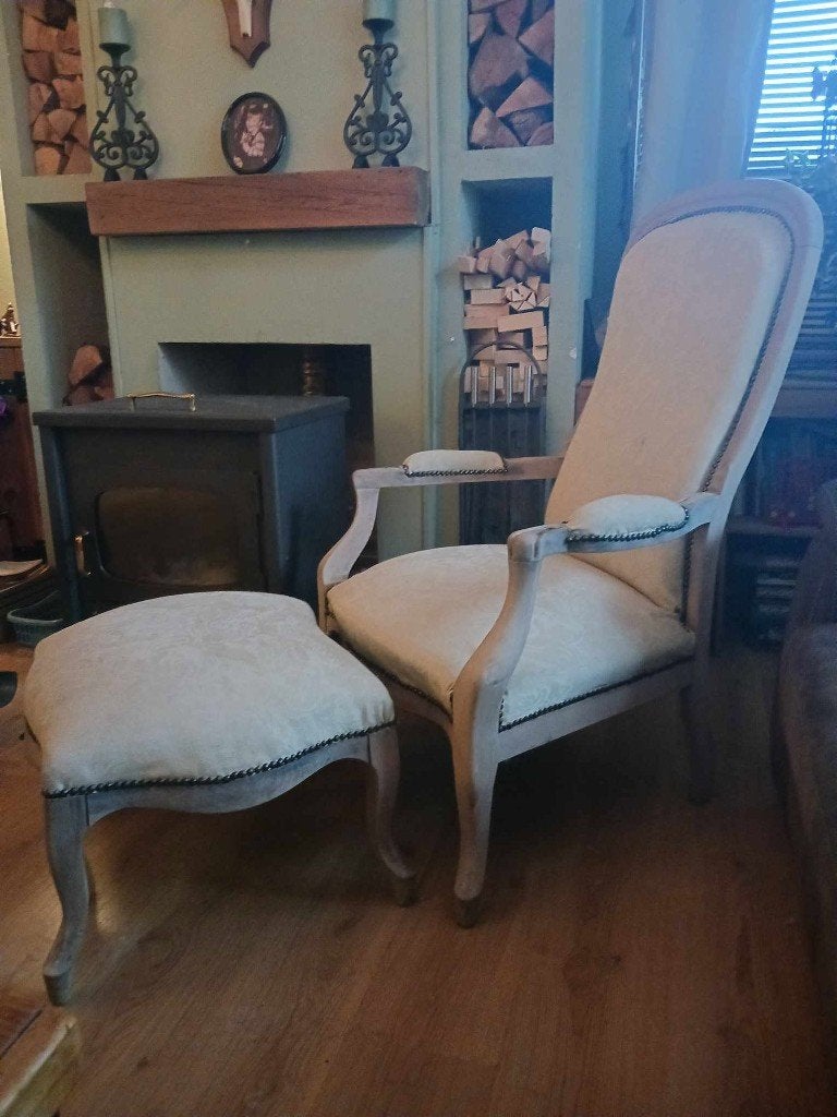 Klassieke fauteuil met bijpassende voetenbank – oude vering, Antiek en Kunst, Ophalen