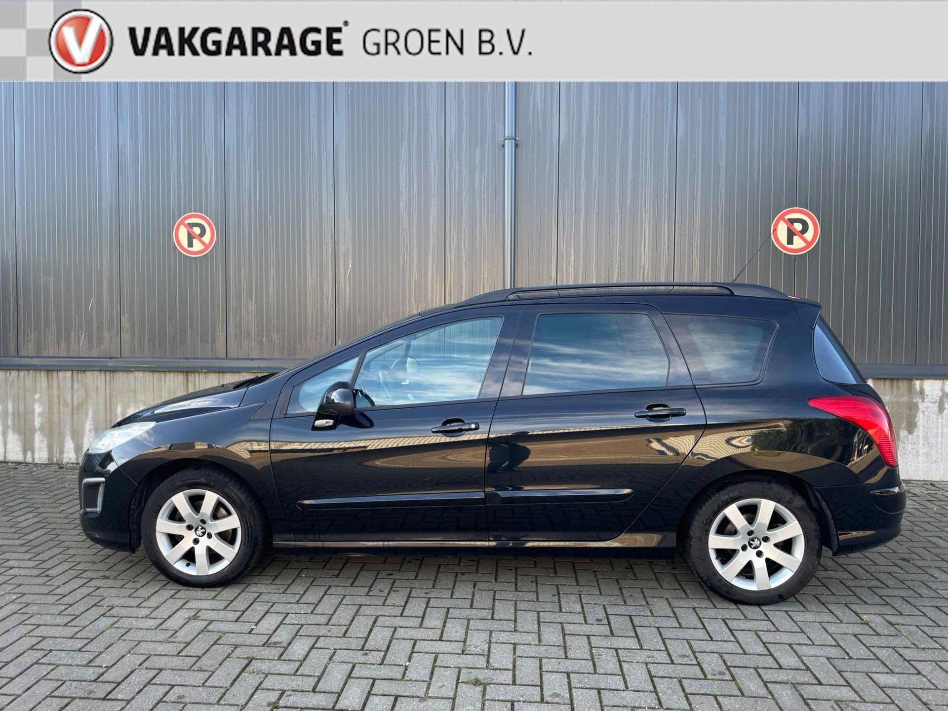 Peugeot 308 SW 1.6 e-HDi Active / climate / cruise / navi /, Voorwielaandrijving, Euro 5, Gebruikt, Zwart