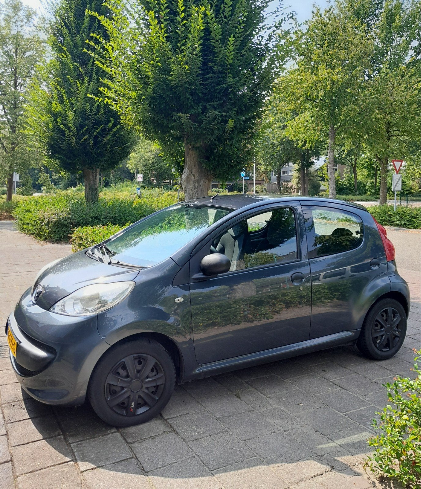 Peugeot 107 1.0 12V 5DR 2007 Grijs, km 140983, Auto's, Voorwielaandrijving, Stof, 4 stoelen, 68 pk