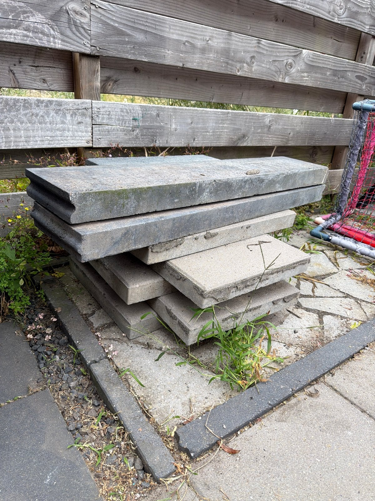 Gebruikte betonnen terrastegels en opsluitbanden, Ophalen, Gebruikt, Minder dan 5 m², Beton