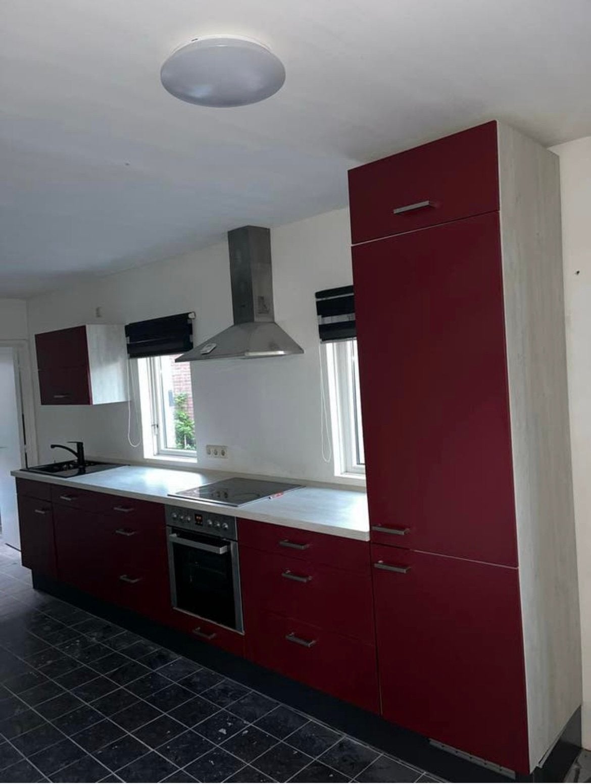 Rode keuken met inbouwapparatuur (exclusief vaatwasser), Huis en Inrichting, Keuken | Complete keukens, Ophalen of Verzenden, Rood