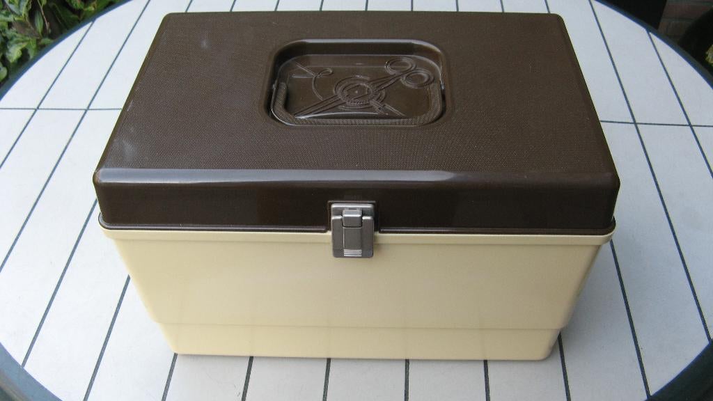 vintage Naaibox/doos/koffer, Ophalen of Verzenden, Zo goed als nieuw, Overige typen