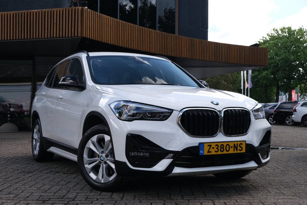 BMW X1 XDrive25e High Executive|Rijklaar!|Camera|Trekhaak|LE, Auto's, BMW, 8 kWh, 125 pk, Gebruikt, Leder en Stof