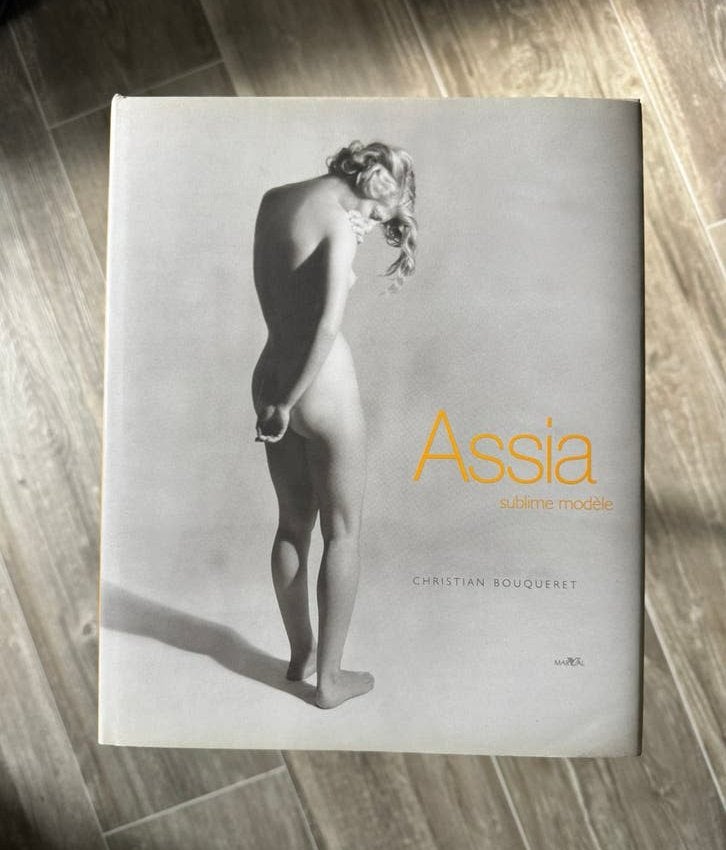Fotoboek: Assia - Sublime Modèle - 1e Druk, 2006, Boeken, Ophalen of Verzenden, Zo goed als nieuw, Overige onderwerpen
