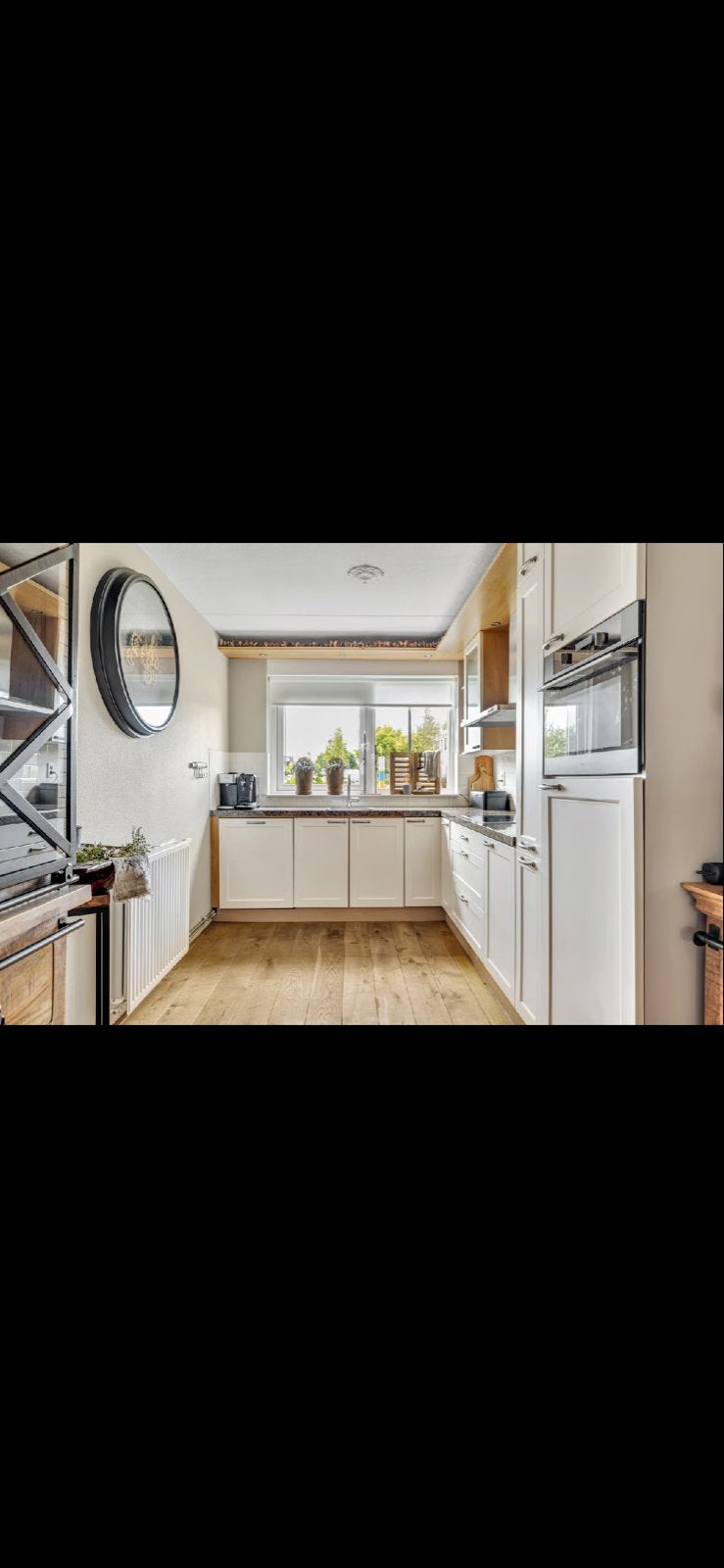Moderne U-keuken met inbouwapparatuur, Ophalen, U-keuken, Wit, Zo goed als nieuw