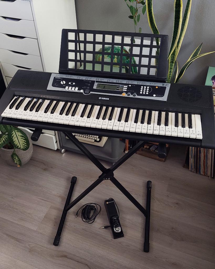 Yamaha YPT-210 keyboard incl. standaard en sustainpedaal, Ophalen, Gebruikt, 61 toetsen, Yamaha