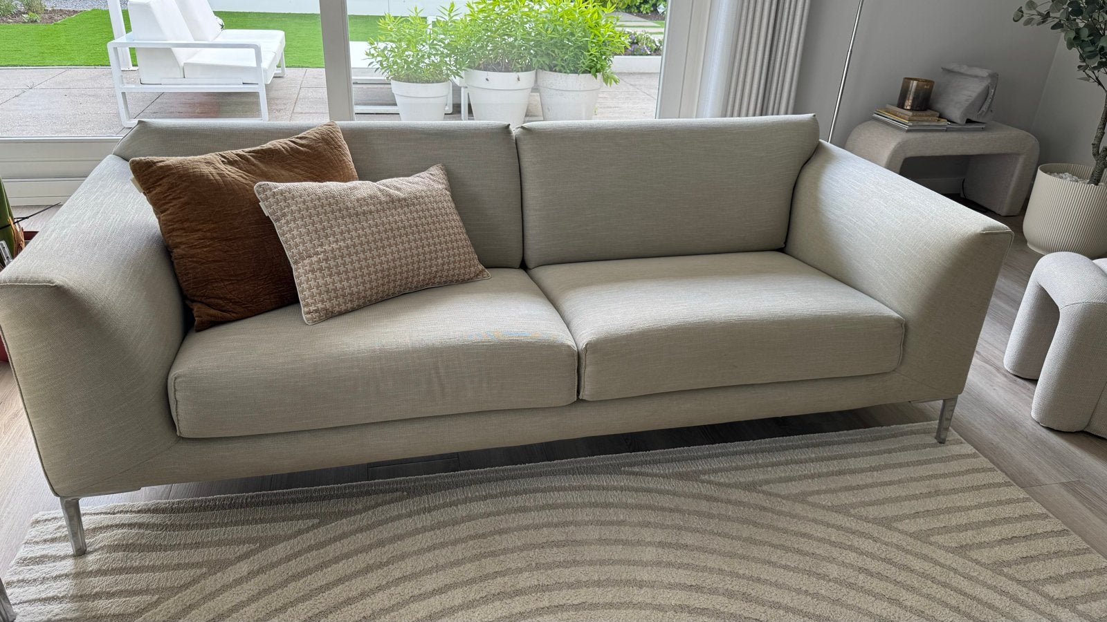 Leolux Pode 2,5-zits bank beige stof Fay 83 Oyster, Huis en Inrichting, Banken | Bankstellen, Ophalen, Tweepersoons, 75 tot 100 cm