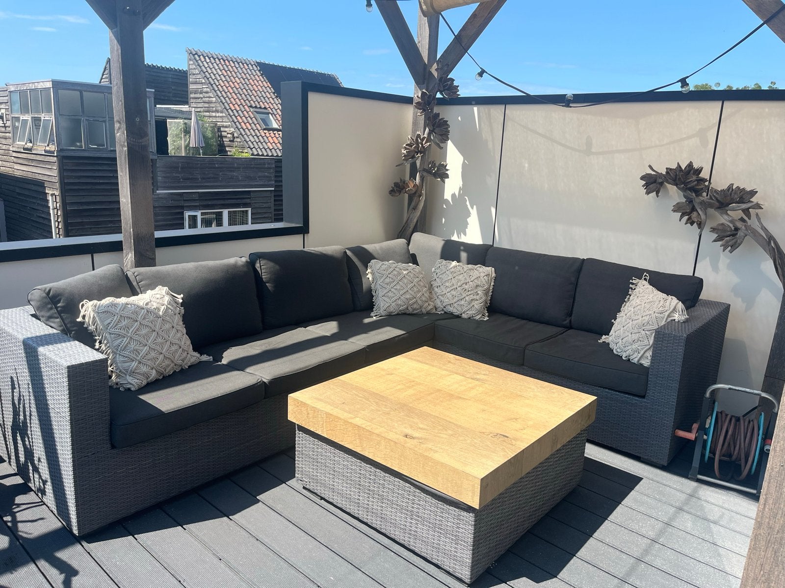 Loungebank Hoekbank Grijs met Zwarte Kussens, Ophalen, Gebruikt, Hoekbank, 75 tot 100 cm