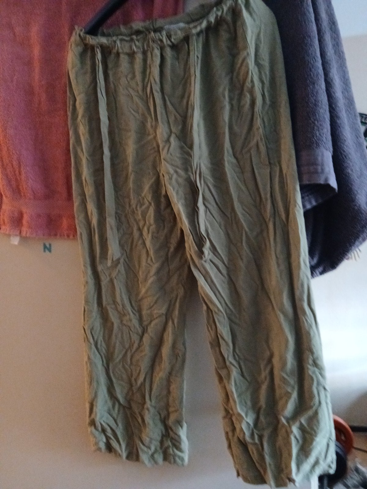 Primark kaki broek maat 38/40 (M), Primark, Maat 42/44 (L), Ophalen of Verzenden, Driekwart