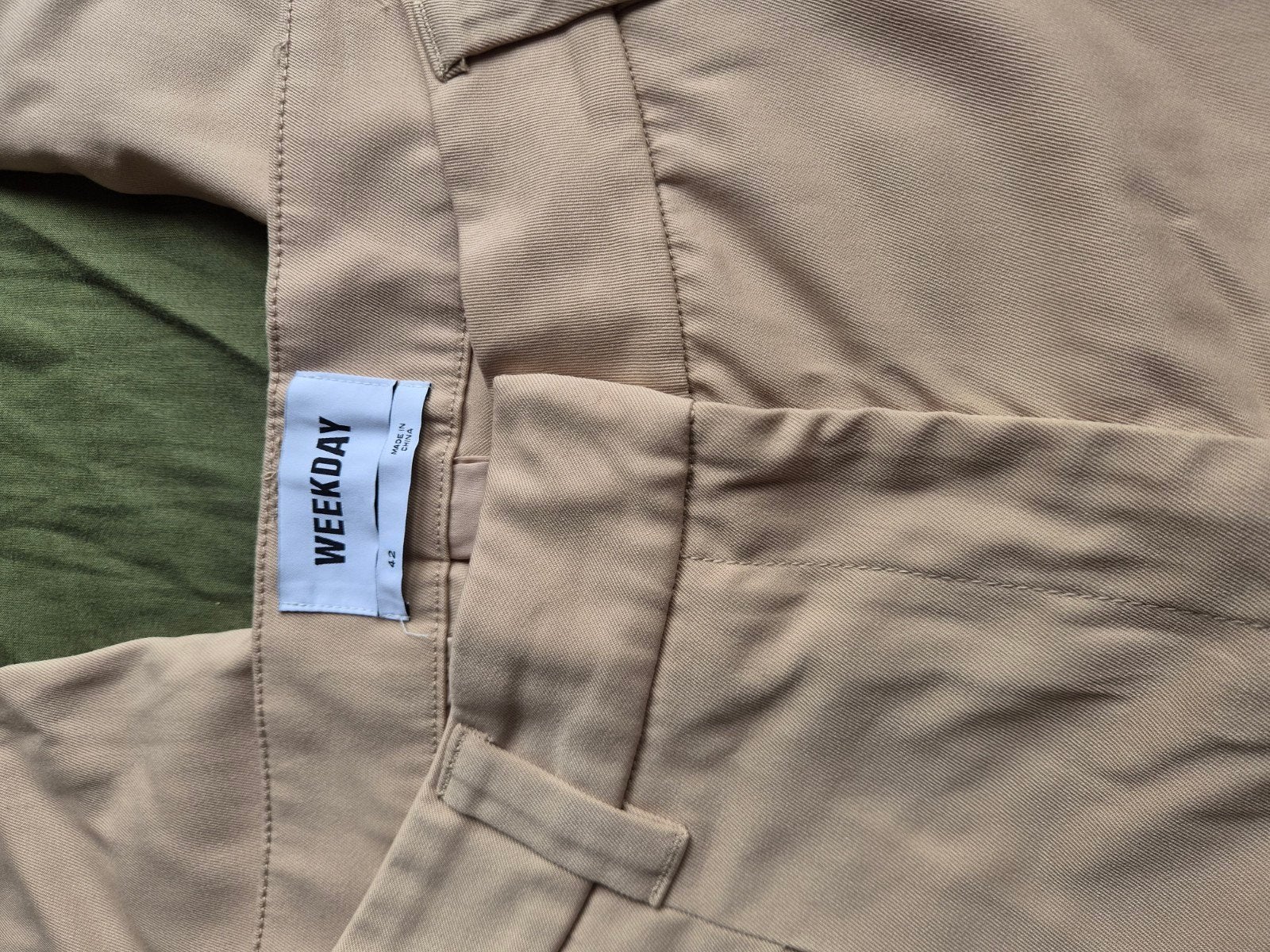 Weekday beige broek maat 42, Beige, Maat 42/44 (L), Weekday, Ophalen of Verzenden