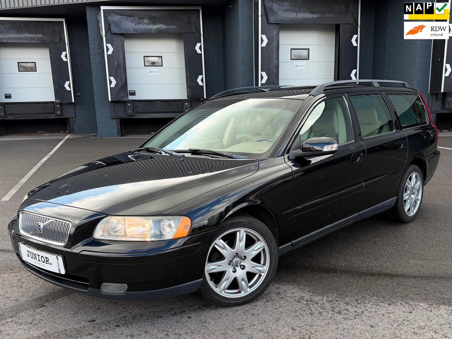 Volvo V70 2.4 Edition VOLLEDIGONDERHOUD/CRUISE/LEDER/5CILLIN, Auto's, Voorwielaandrijving, Beige, Leder en Stof, Zwart