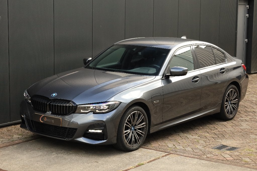 BMW 320e M Sport | Cam | Leder | 2022 | Business Edition Plu, Auto's, BMW, Automaat, Achterwielaandrijving, 4 cilinders, Leder