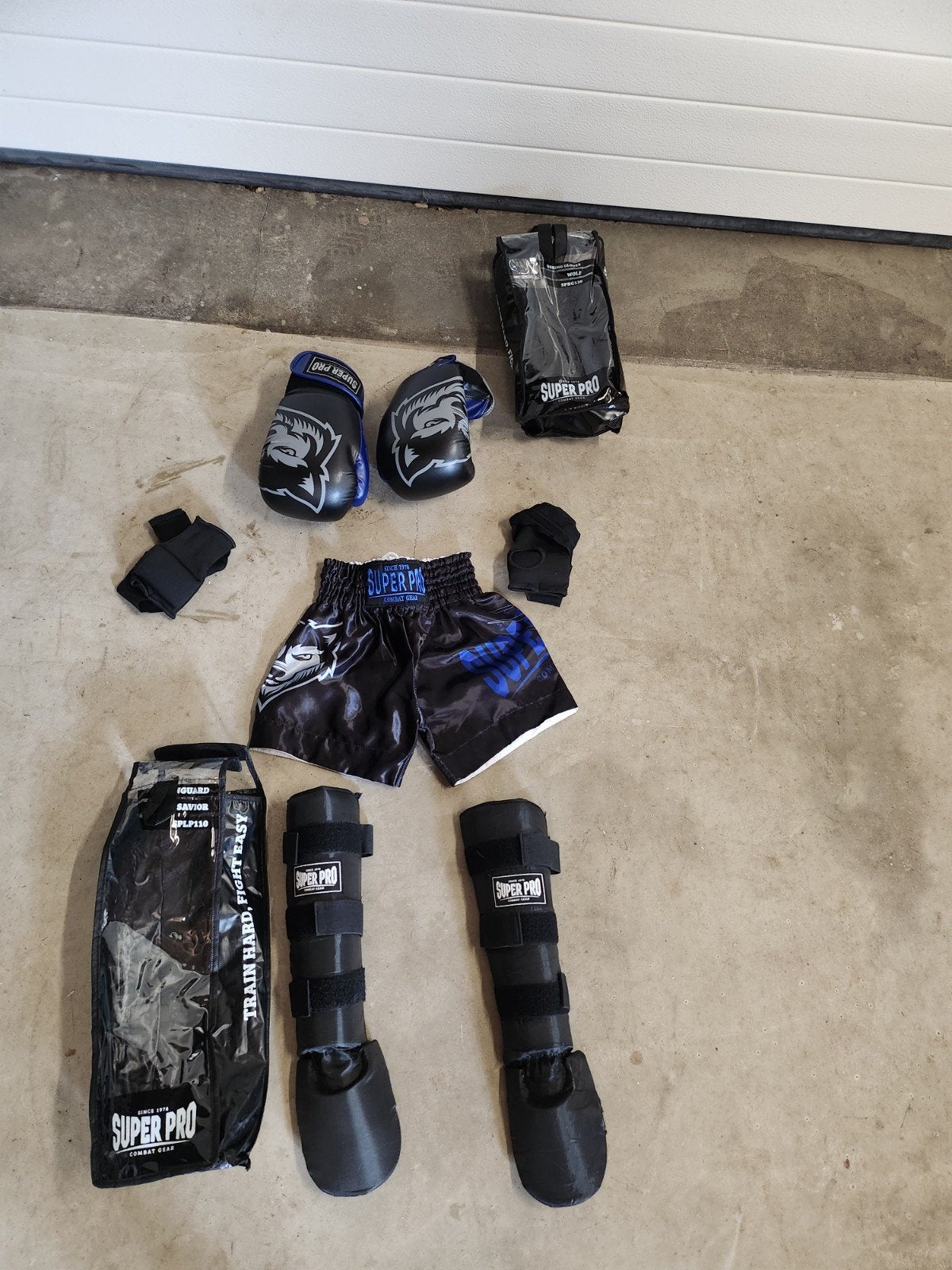 compleet nieuw kickboks outfit 3xs, Ophalen of Verzenden, Nieuw, Zwart, Algemeen