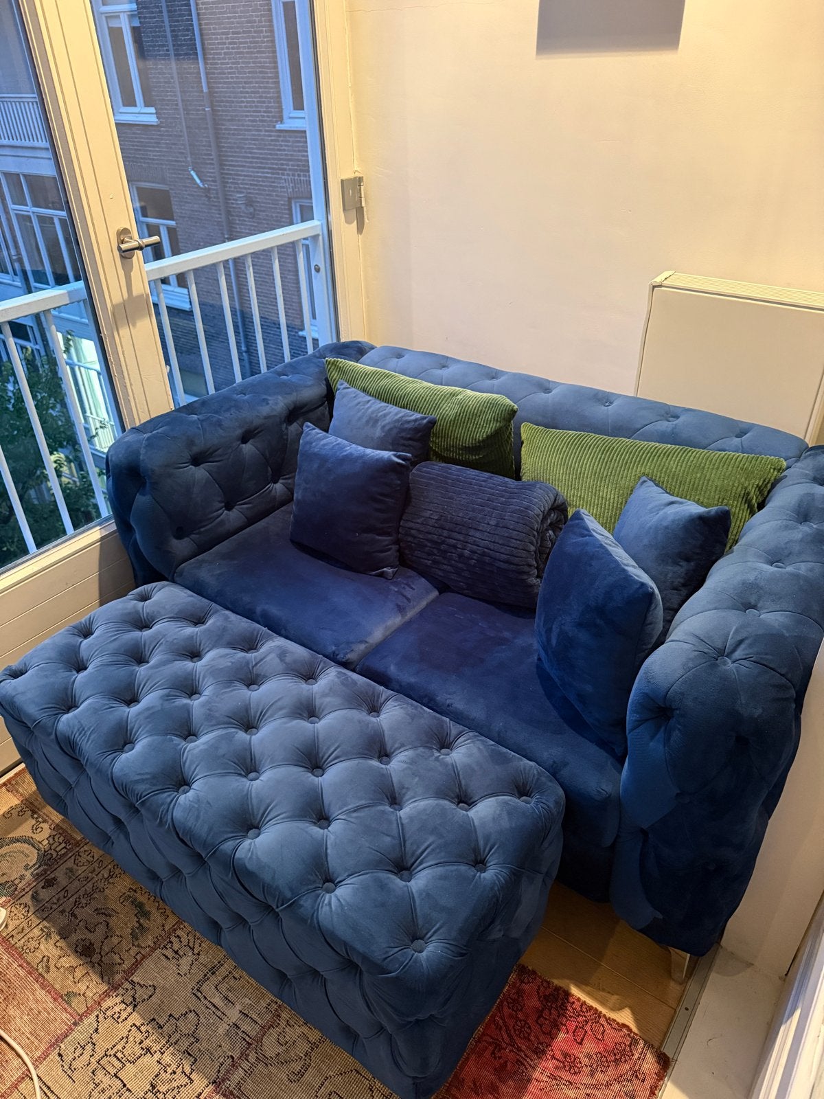 Fluwelen blauwe Chesterfield bank (150x65) met voetensteun, 150 tot 200 cm, Tweepersoons, 75 tot 100 cm, Ophalen of Verzenden