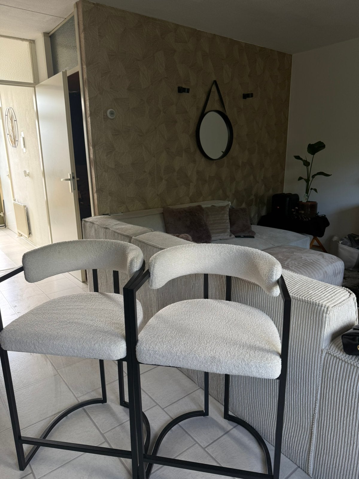 Barkrukken wit met zwart teddy stof, Huis en Inrichting, Barkrukken, 2 krukken, Ophalen, 60 tot 90 cm
