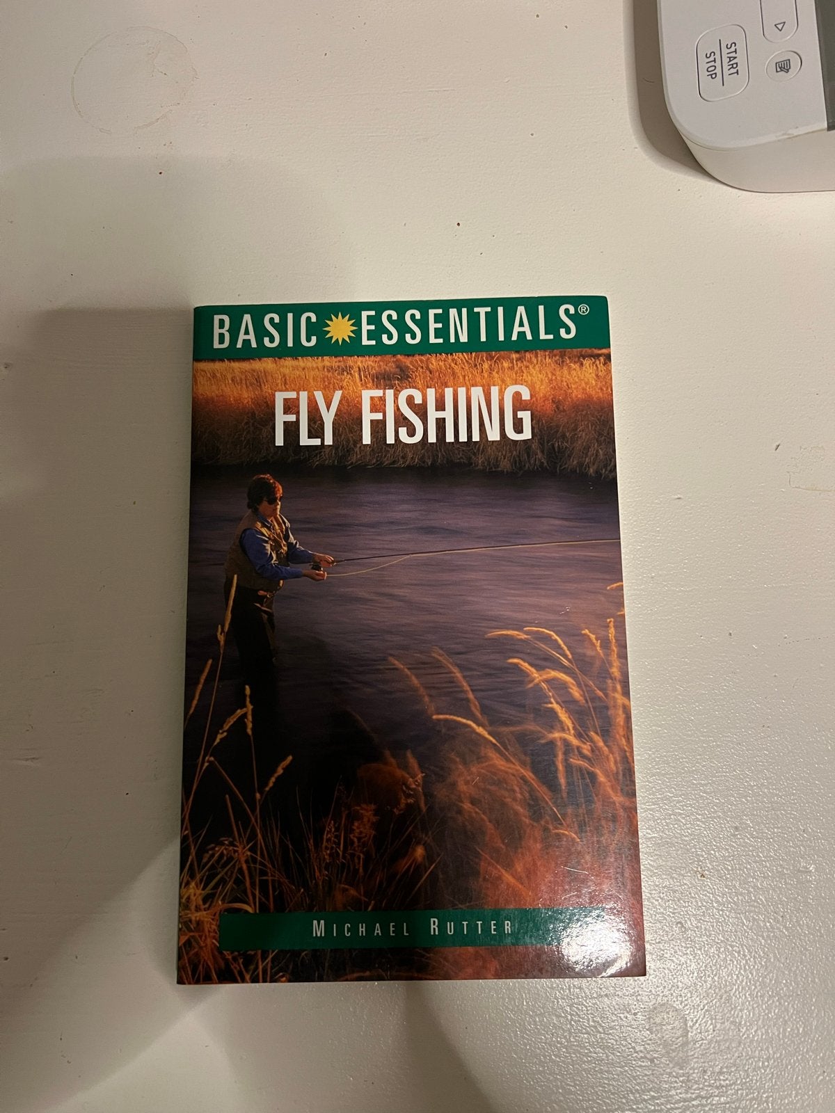 Basic Essentials Fly Fishing - Michael Rutter, Ophalen of Verzenden, Gelezen, Watersport en Hengelsport