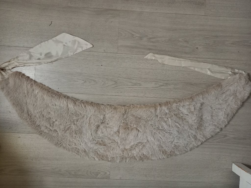 Beige Stola / Omslag Fake Fur / Nepbont, Maat 46/48 (XL) of groter, Onbekend, Ophalen of Verzenden, Zo goed als nieuw