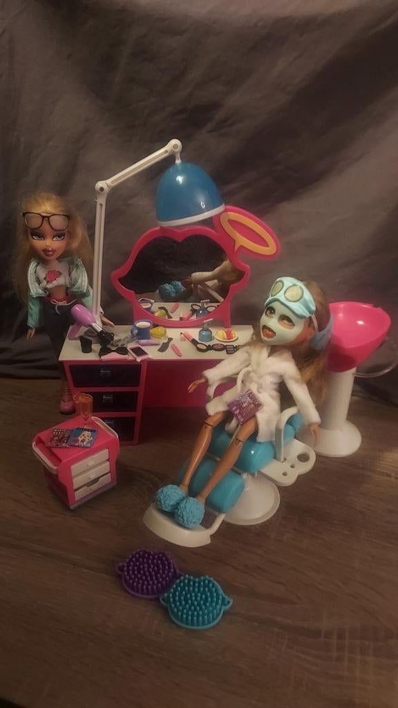 Bratz schoonheidssalon incl 2 Bratz poppen, Ophalen of Verzenden, Zo goed als nieuw