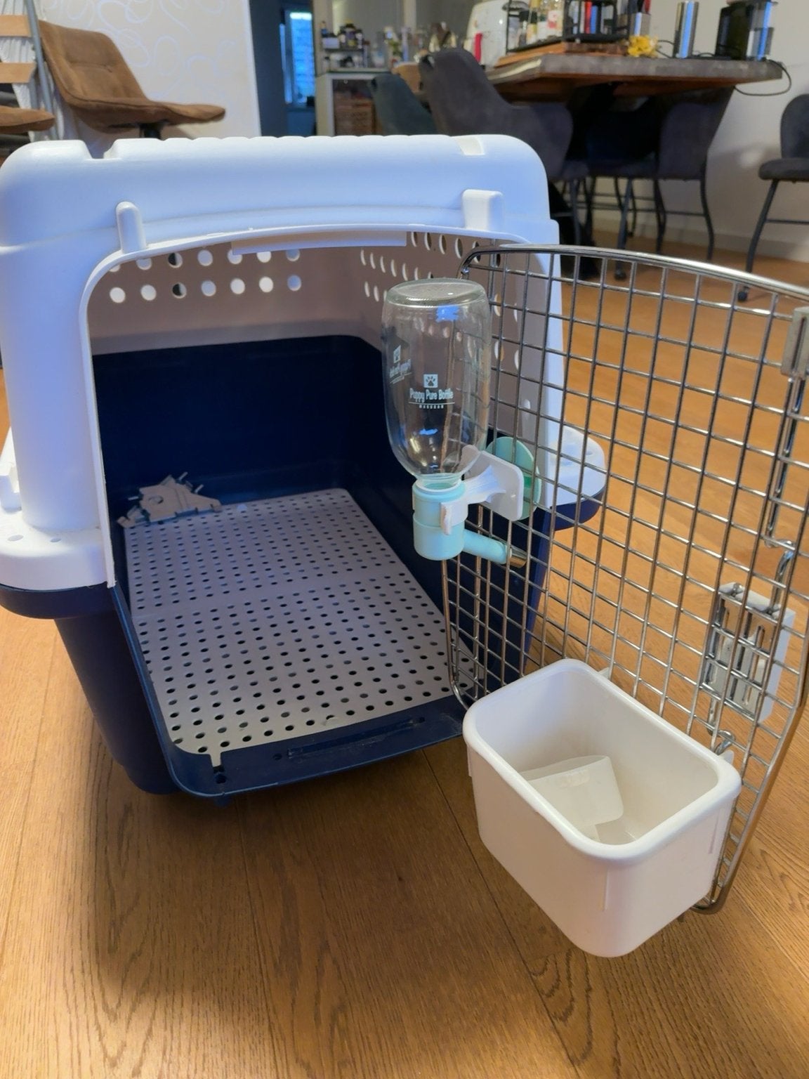 BB45 IATA Pet Travel Crate for Dogs & Cats, Dieren en Toebehoren, Ophalen of Verzenden, Zo goed als nieuw