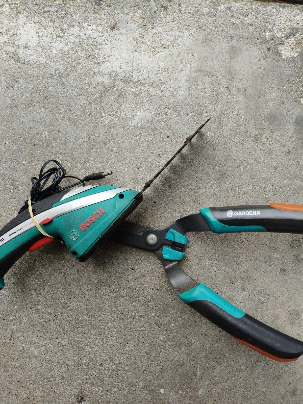 Bosch Isio Accu Graskantenschaar en Gardena heggenschaar, Ophalen of Verzenden, Zo goed als nieuw, Accu, Bosch, Gardena