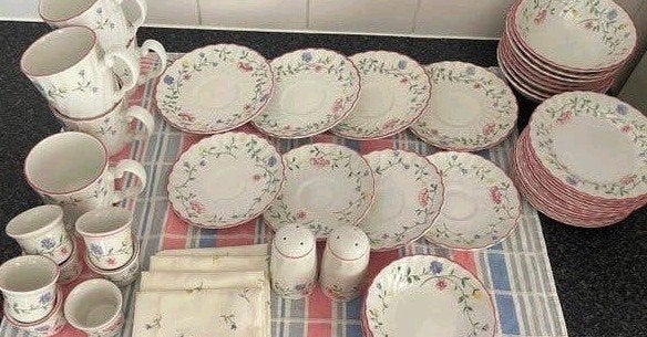 Servies Johnson Brothers Summer Chintz, Overige merken, Ophalen of Verzenden, Zo goed als nieuw, Overige stijlen