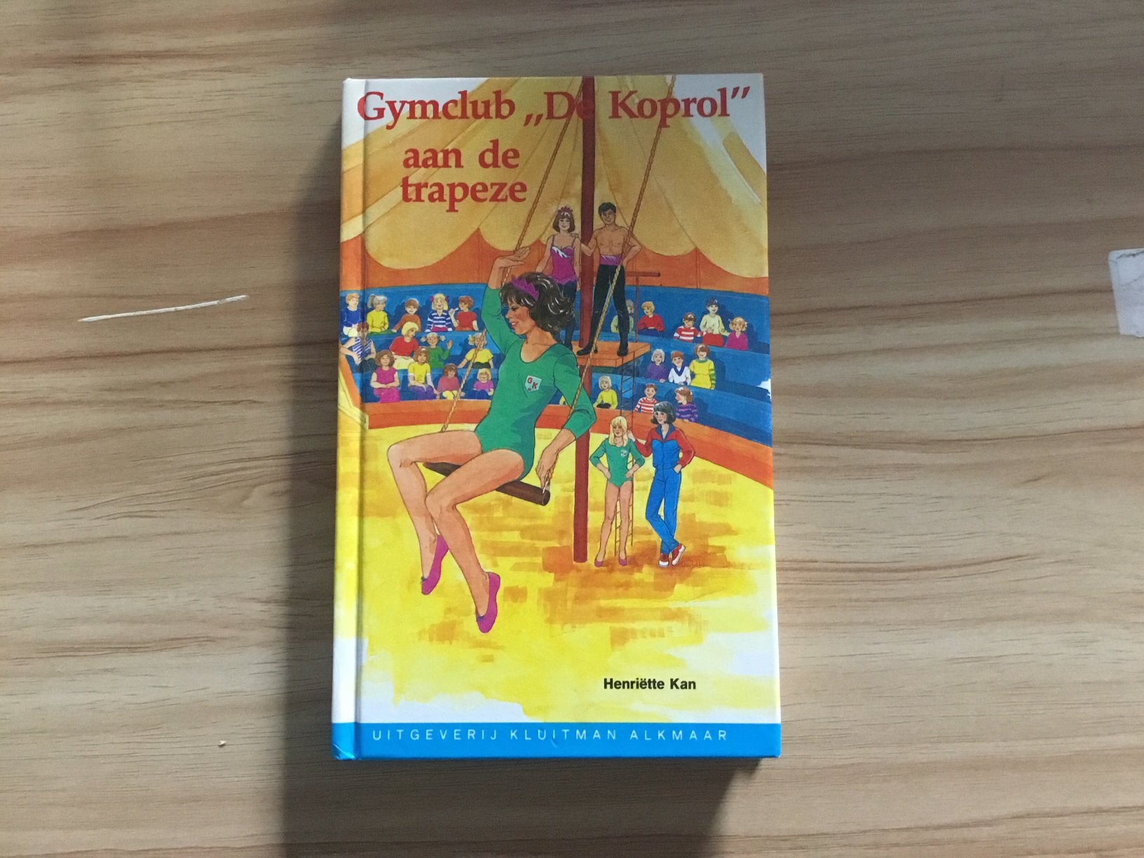 Boek gymclub de koprol aan de trapeze, Boeken, Ophalen of Verzenden, Zo goed als nieuw, Fictie algemeen