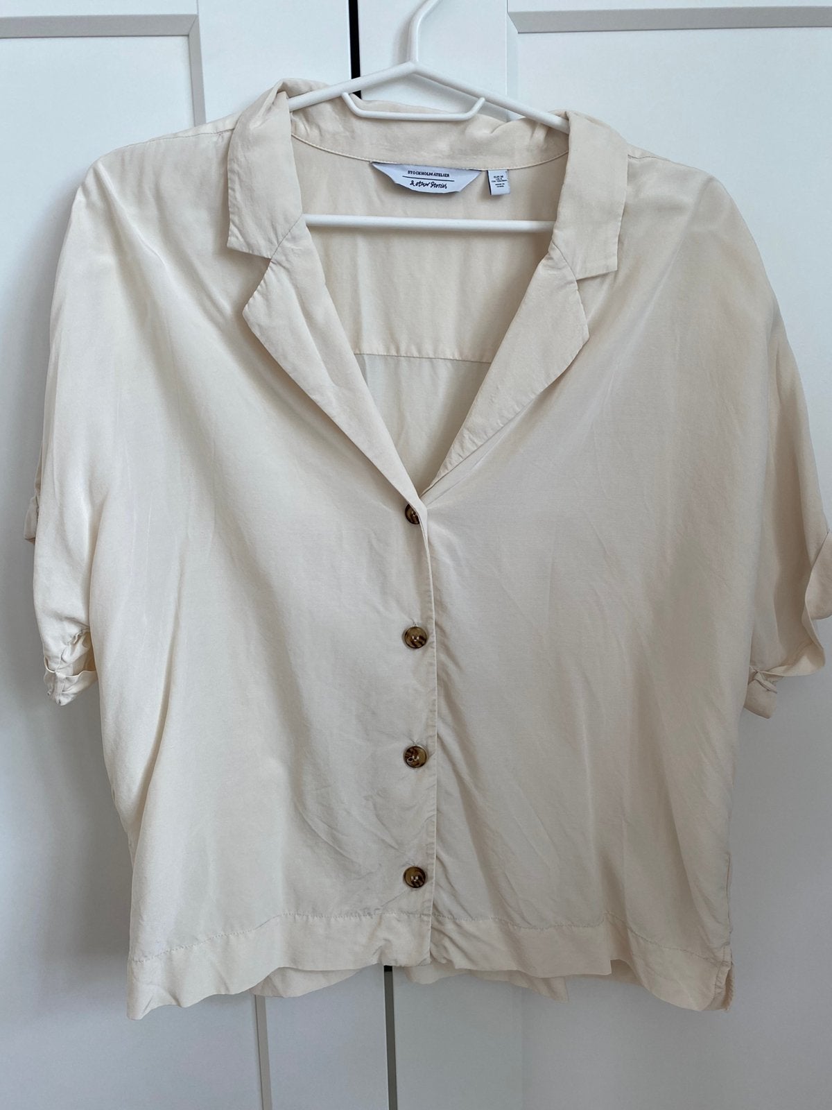 Beige creme top shirt met knoopjes & other Stories maat M, Maat 38/40 (M), Beige, Nieuw, Ophalen of Verzenden