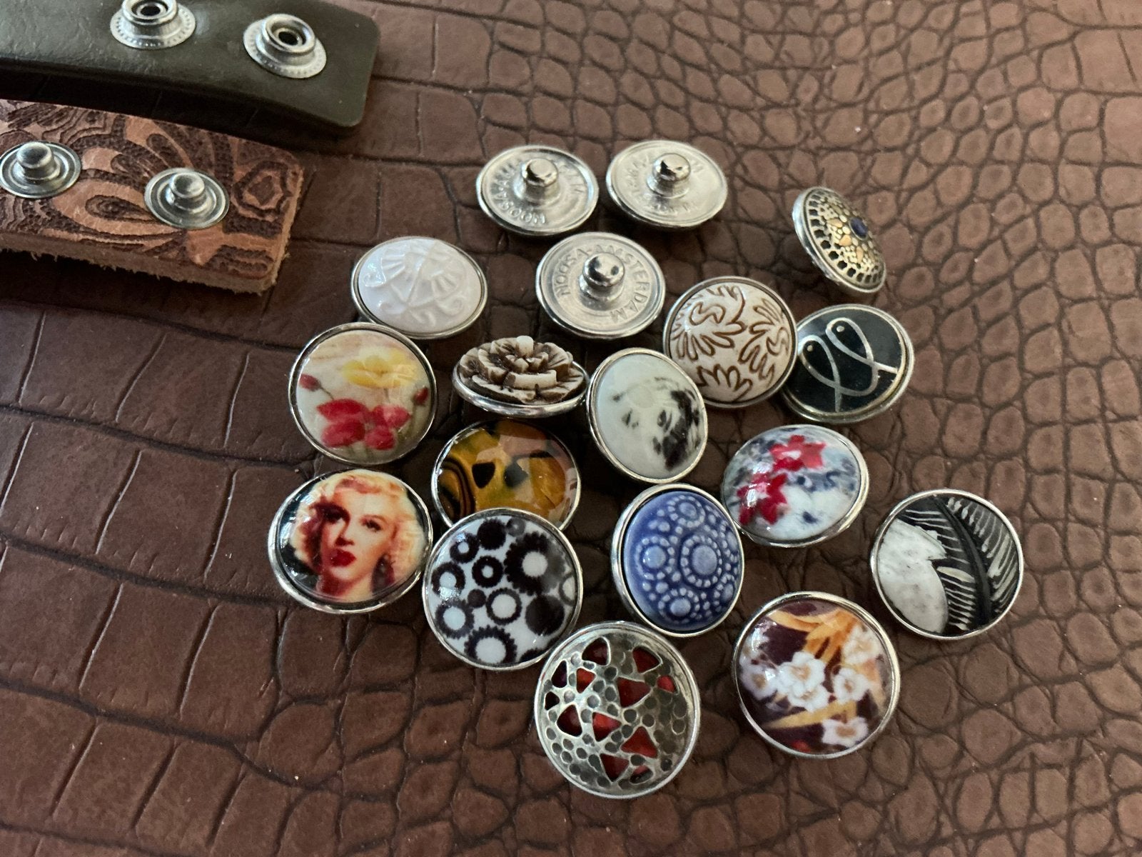 Leren armbanden met verwisselbare drukknopen, Ophalen of Verzenden, Gebruikt, Overige kleuren, Leer