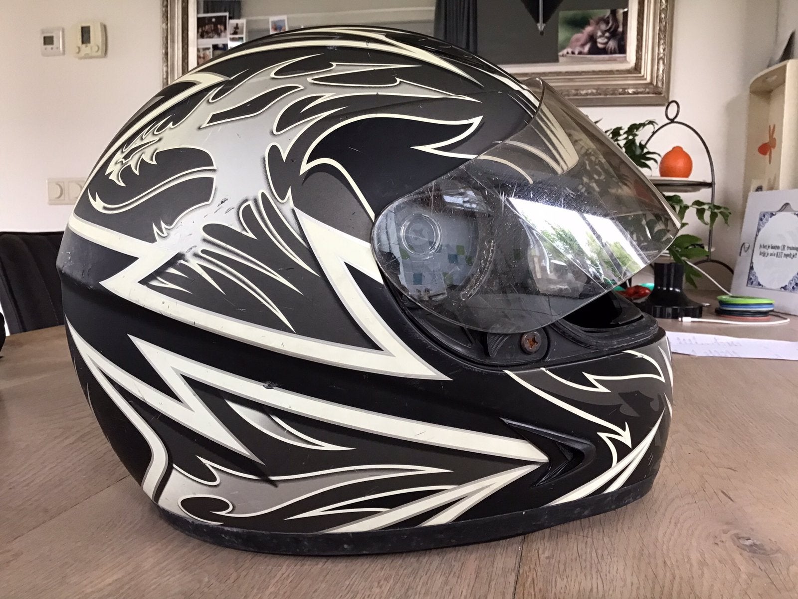 Demm helm, wat gebruikerssporen maar nooit mee gevallen, Motoren, Overige merken, M, Dames, Ophalen of Verzenden