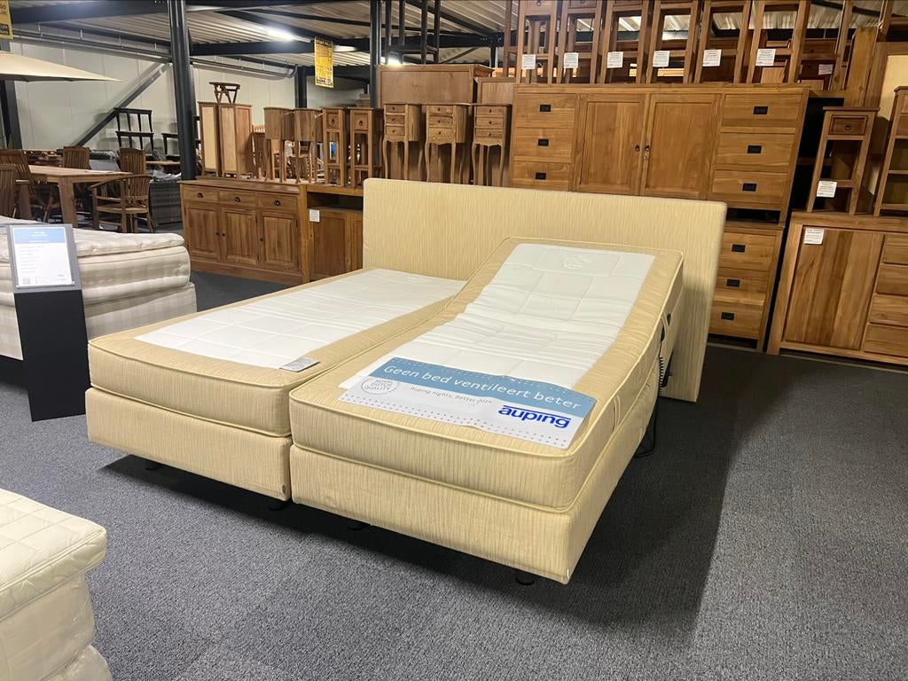 Elektrische Auping boxspring 200x210 compleet met matrassen, Ophalen, 210 cm, Tweepersoons, Zo goed als nieuw