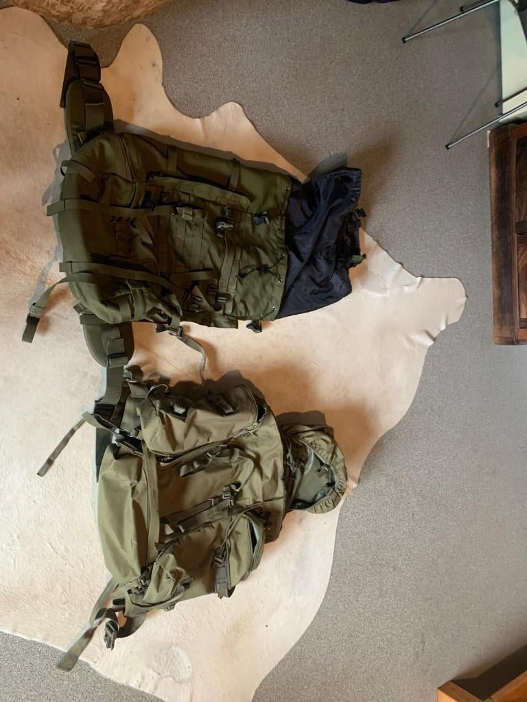 2 rugzakken gebruikt 90 en 100 liter kan ook per stuk, Verzamelen, Militaria | Algemeen, Ophalen, Landmacht, Nederland, Overige typen