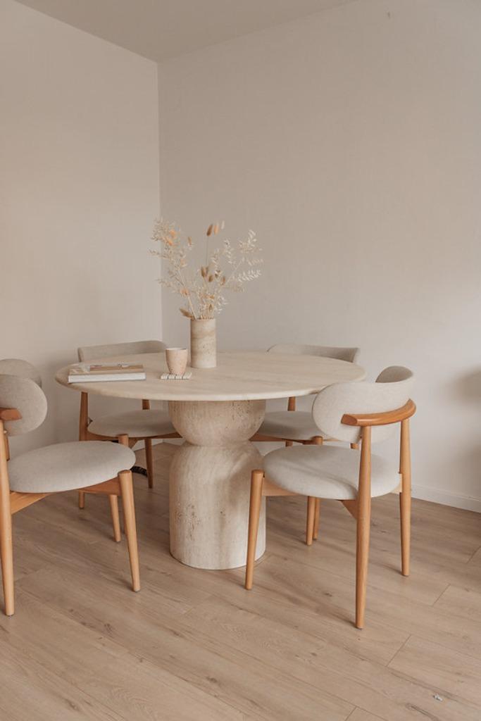 Travertin Eettafel Clara - Zandloperpoot - 100cm t/m 150cm, Huis en Inrichting, Tafels | Eettafels, Ophalen, Japandi, Rond, Nieuw