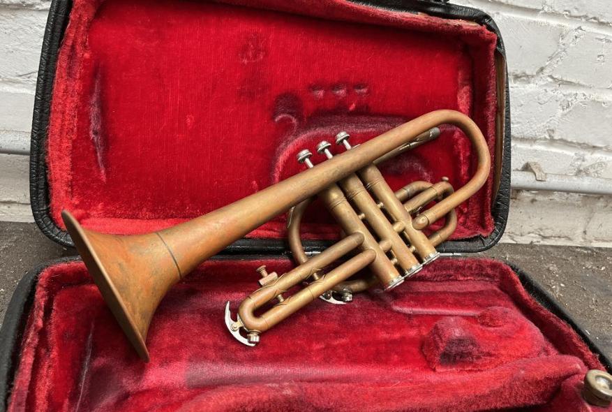 Oude cornet in koffer, Muziek en Instrumenten, Blaasinstrumenten | Trompetten, Gebruikt, Overige typen, Ophalen