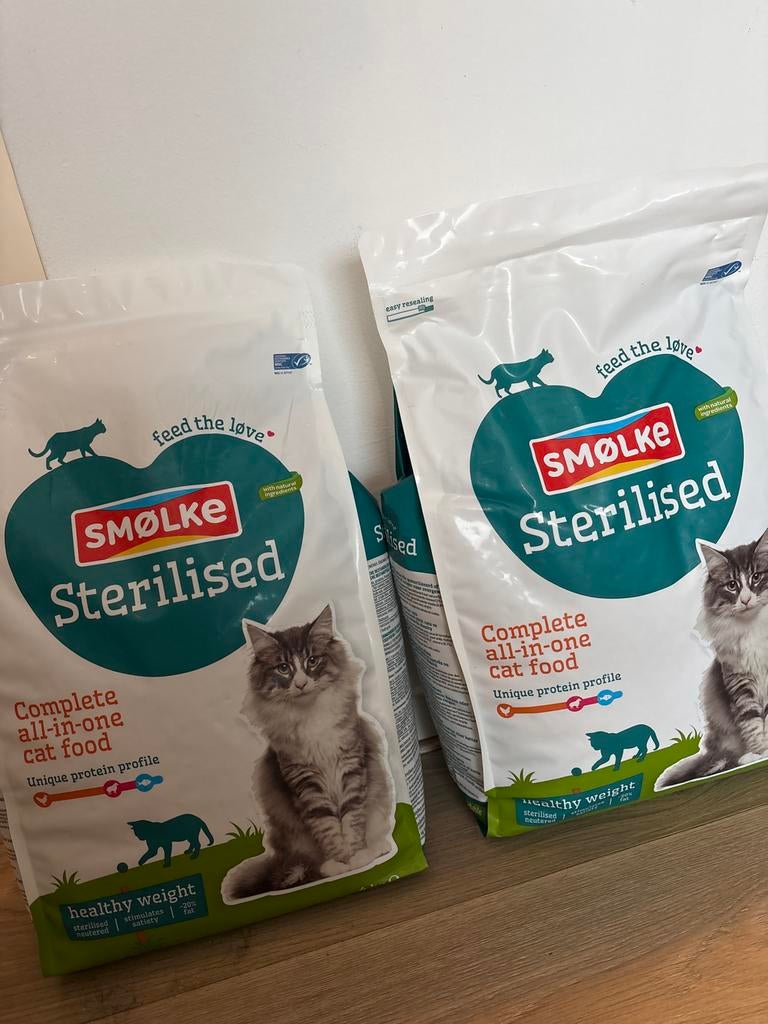 SMØLKE VOER STERILISED KAT, Ophalen, Kat