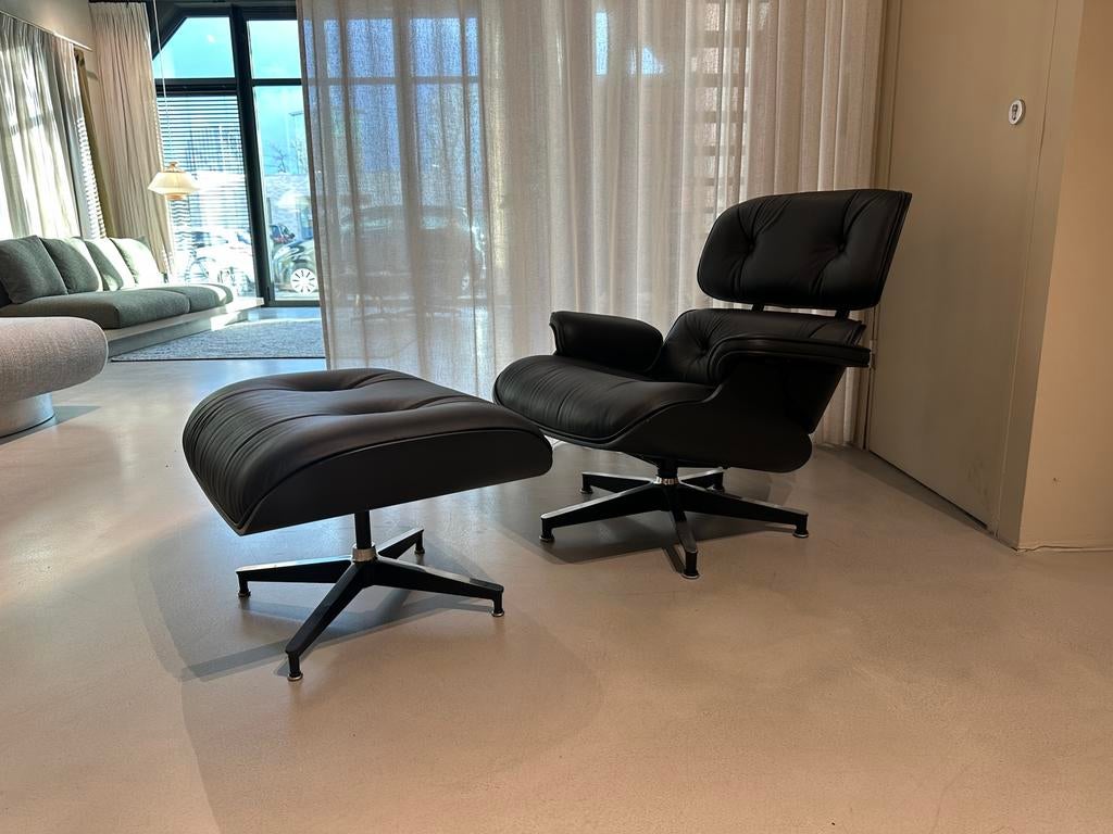 Eames Herman Miller lounge Chair black design vitra knoll, Ophalen, Herman Miller, Inc. 855 East Main Ave PO Box 302 Zeeland, Michigan 49464-0302 United States of America