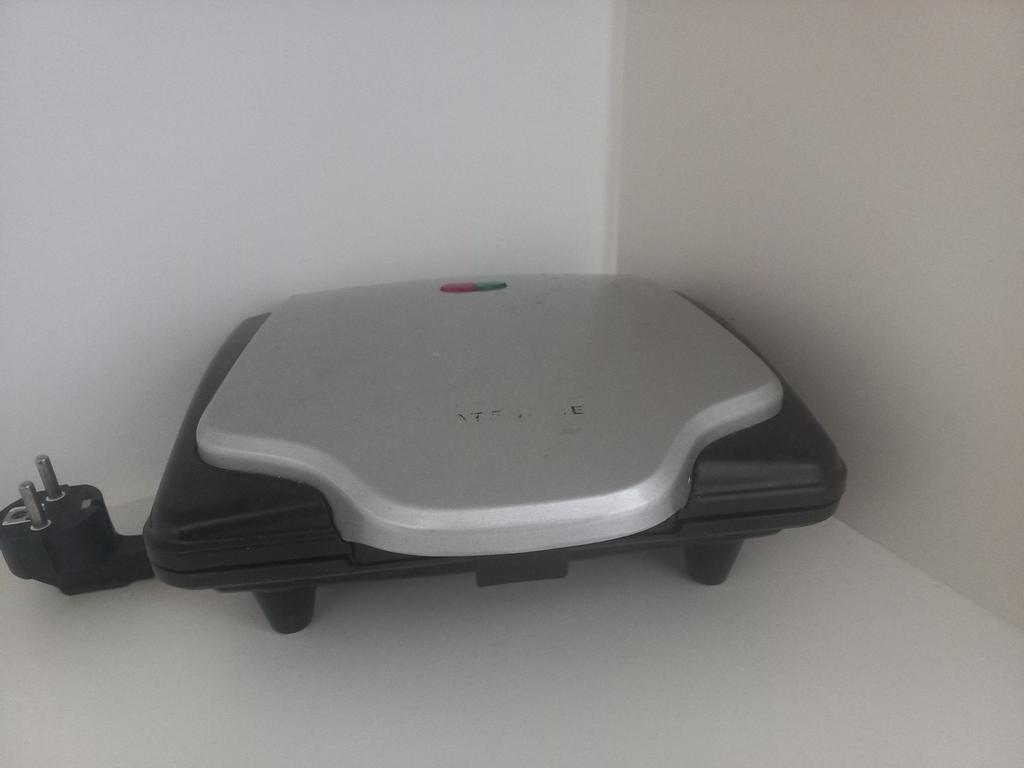 Tosti apparaat - Perfect voor snelle snacks!, Ophalen, Uitneembare platen, Gebruikt