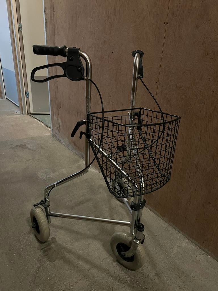 Te Koop : Premis Delta Rollator Driewiel Rollator 020830, Diversen, Ophalen of Verzenden, Opvouwbaar, Gebruikt