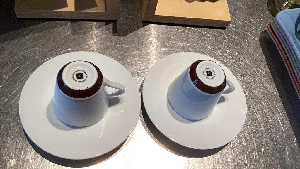 6x Nespresso kopjes Andrè Putman, Huis en Inrichting, Keuken | Servies, Nieuw, Ophalen of Verzenden, Overige stijlen, Kop(pen) en/of Schotel(s)
