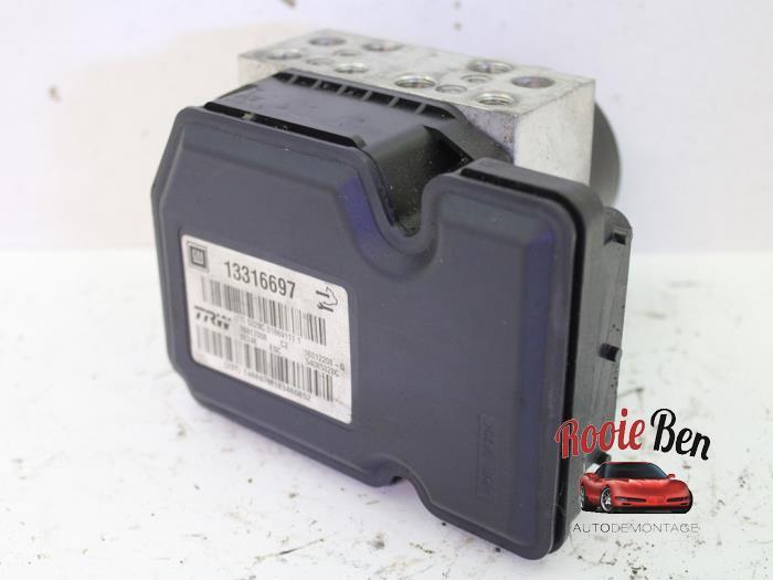 ABS Pomp van een Opel Insignia, Gebruikt, -, -, Opel