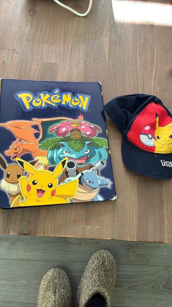 Pokemon kaarten en pokemon pet met map, Ophalen of Verzenden, Gebruikt