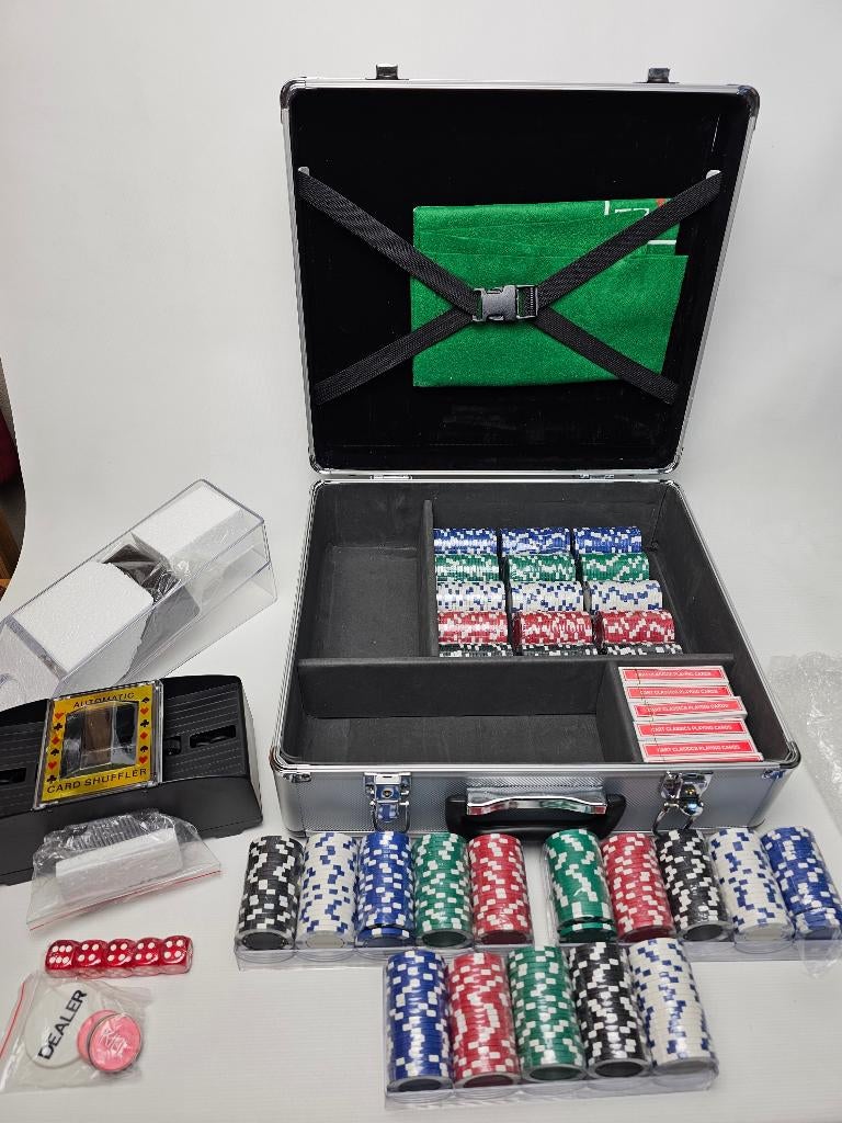 # Uitgebreide Poker Set met Kleed en Extra's en 600 Fishes, Hobby en Vrije tijd, Gezelschapsspellen | Bordspellen, Ophalen, Gebruikt