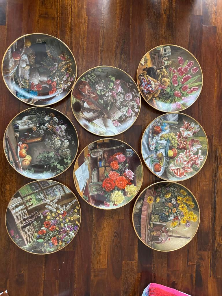 8 Porseleinen Bordjes Kees van den Berg - Compleet, Antiek en Kunst, Ophalen