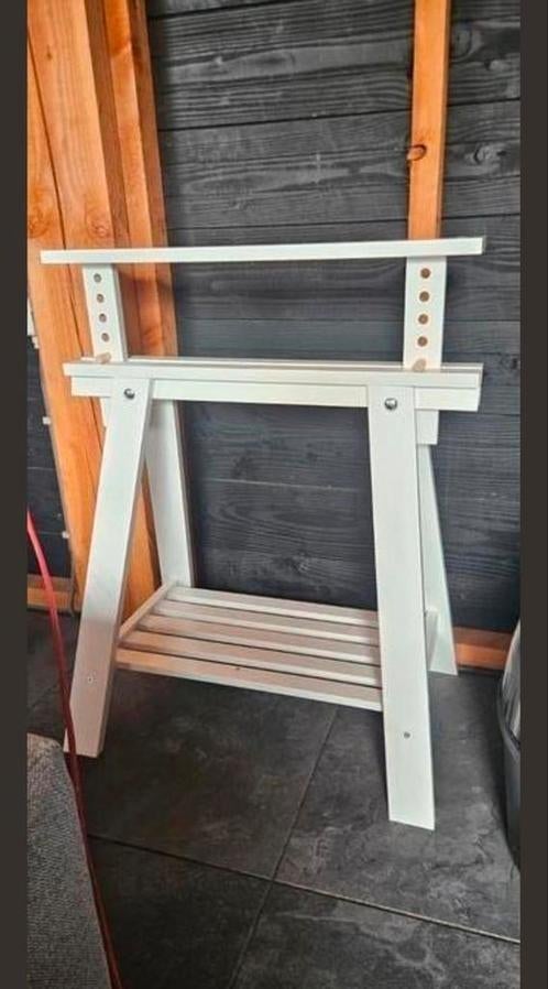 IKEA Finnvard Mittback - Bureau/Tafel in nette staat, Ophalen of Verzenden, Zo goed als nieuw, Grenenhout, Tafelpoot