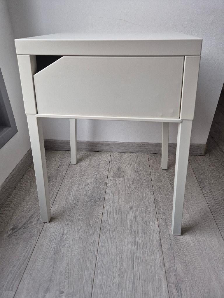 IKEA SELJE nachtkast, Huis en Inrichting, Slaapkamer | Nachtkastjes, Ophalen, Gebruikt, Metaal of Aluminium, 55 tot 70 cm