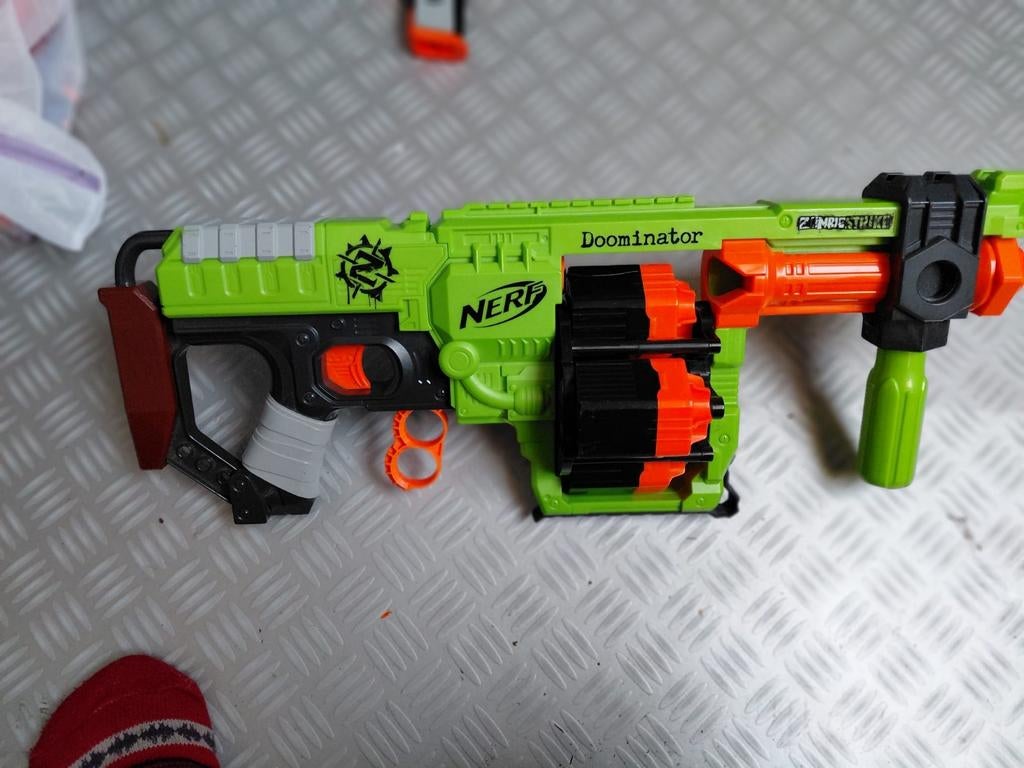 Nerf Zombie Strike Doominator, Ophalen, Zo goed als nieuw, Jongen of Meisje