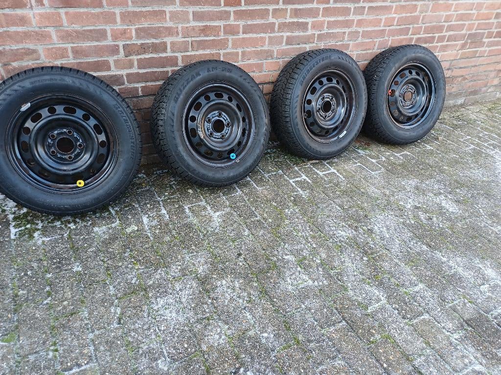 Winterbanden Brigdestone Blizzak 195/65R15 Mazda, Auto-onderdelen, Banden en Velgen, Ophalen, Gebruikt, 15 inch, Winterbanden