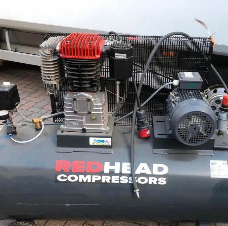 Compressor / schroefcompressor/goed/en goedkoop/factuur, Doe-het-zelf en Verbouw, Compressors, Ophalen, Gebruikt, 400 tot 800 liter/min