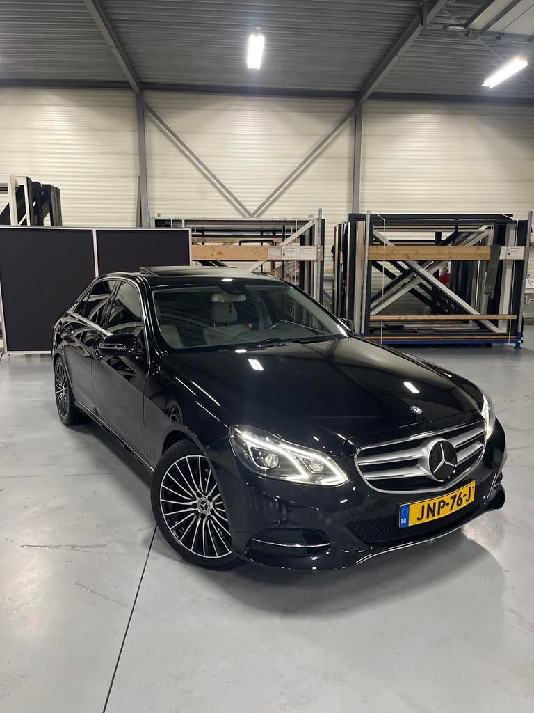 Mercedes-Benz E-Klasse 2.0 E250 CGI Sedan AUT 2014 Zwart, Auto's, Automaat, Achterwielaandrijving, 4 cilinders, Zwart