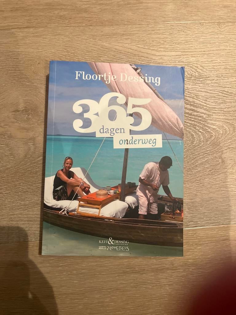 Floortje Dessing - 365 dagen onderweg, Boeken, Reisgidsen, Overige merken, Ophalen of Verzenden, Zo goed als nieuw, Reisgids of -boek